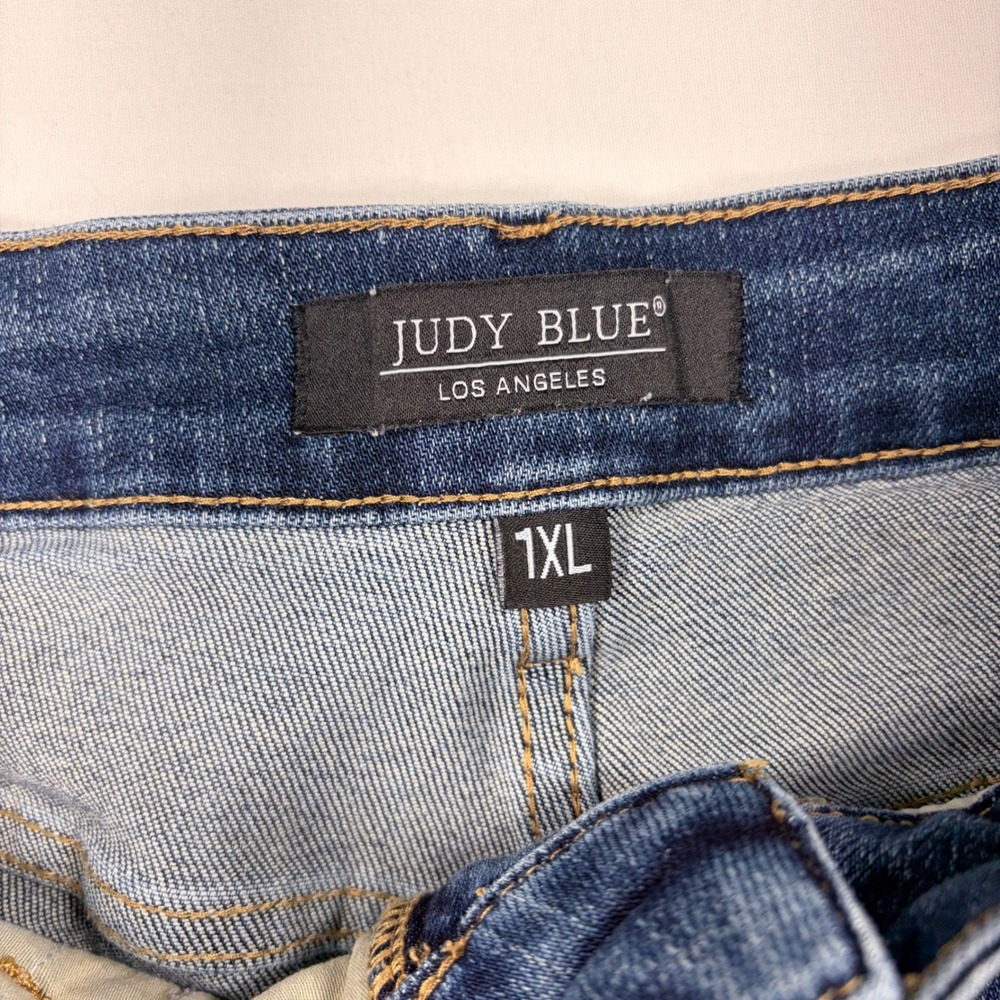 Judy Blue High Waisted Stretch Denim Shorts Plus Size 1XL Medium Wash Distressed - Picture 3 of 8